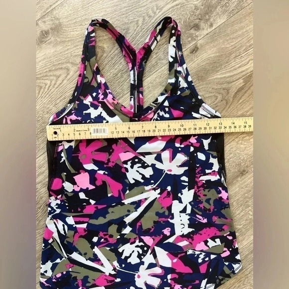 LULULEMON Fast Lane Singlet Racerback Tank. Size 2 - Picture 10 of 10